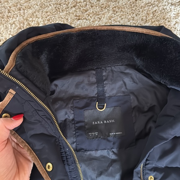 Zara Basic Navy Puffer Coat with Gold Zippers - Picture 3 of 4